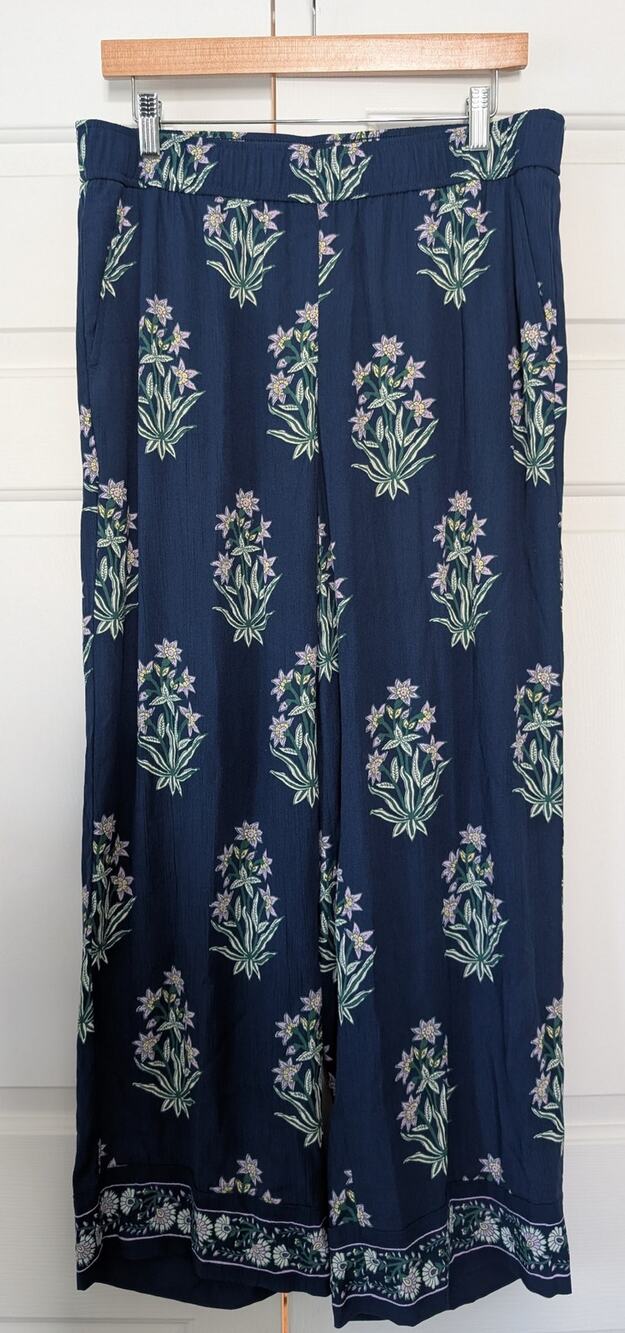 Talbots Wide Crop Pull On Pants in Leafy Floral